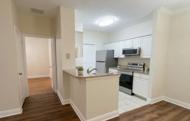 Available Now | First-Floor Condo with Washer & Dryer in Winter Garden!!!