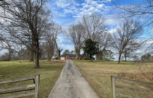 Executive 3/3 House in Coosa on Acreage $1,995