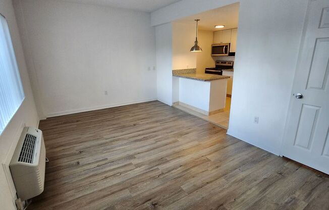 Studio, 1 bath, 450 sqft, $1,199, Unit 25