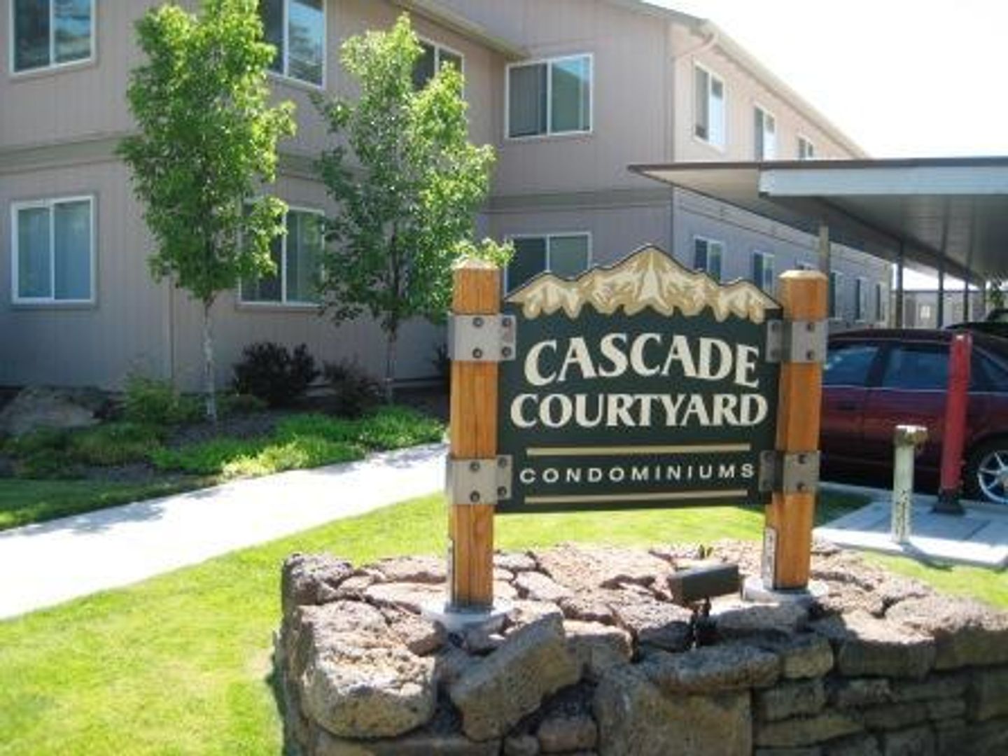 Cute Condo in Cascade Court Yard