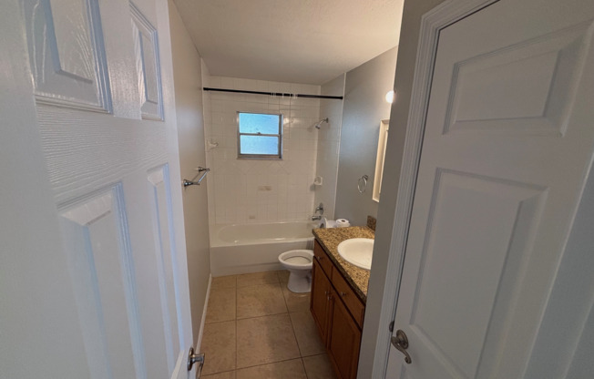 3 beds, 2 baths, $1,650