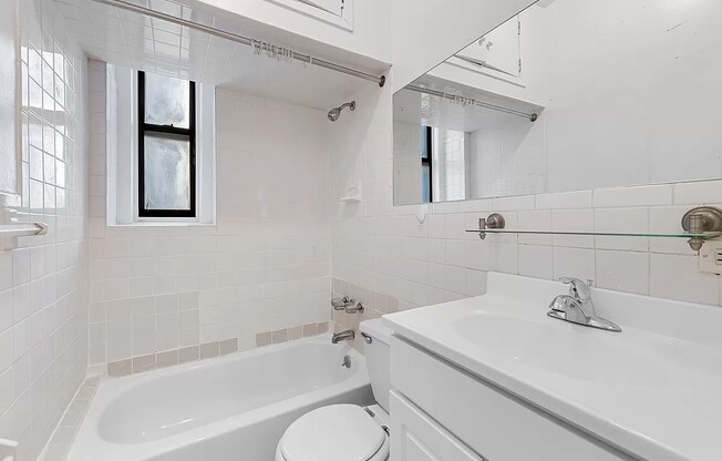 2 beds, 1.5 baths, $4,495, Unit 4A