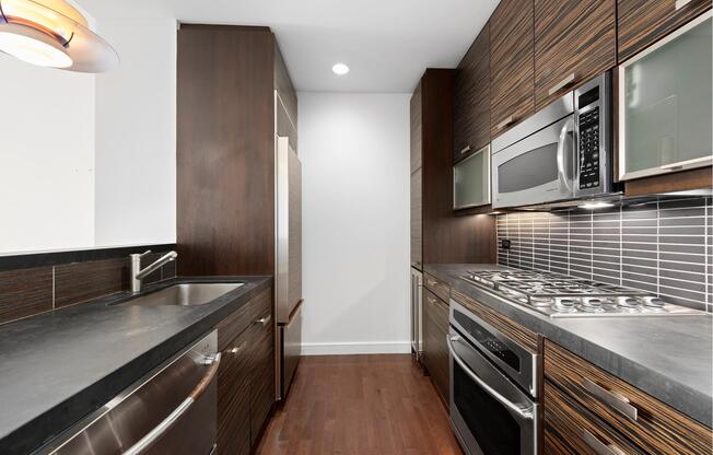 1 bed, 1.5 baths, 907 sqft, $6,250, Unit 5D