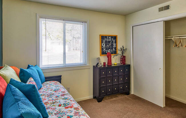 Guest_Bed_Four_Seasons_8