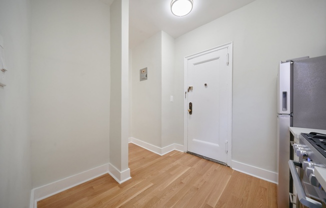 253 W 16 ST