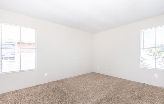 1 bed, 1 bath, 560 sqft, $895