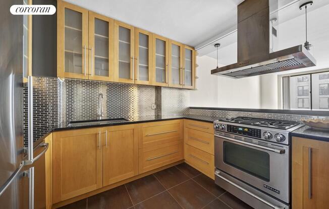 1 bed, 1.5 baths, 818 sqft, $5,595, Unit 6B
