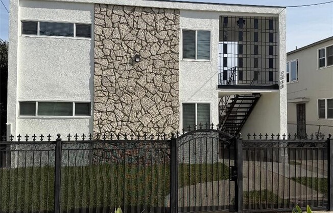 2008 GRIFFIN AVE