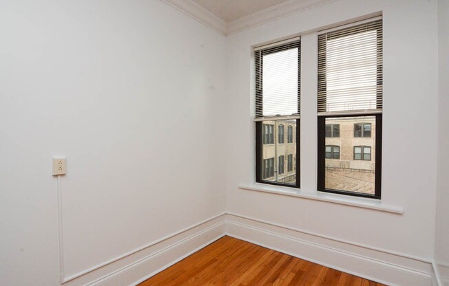 2704 Sawyer