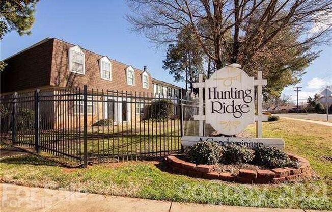 Available 1 Bedroom Apartment