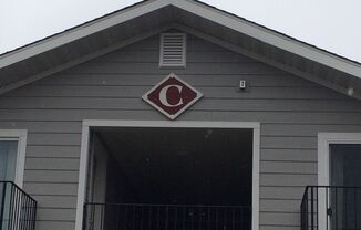 2 Bedroom, 1 Bath duplex on College Hill!