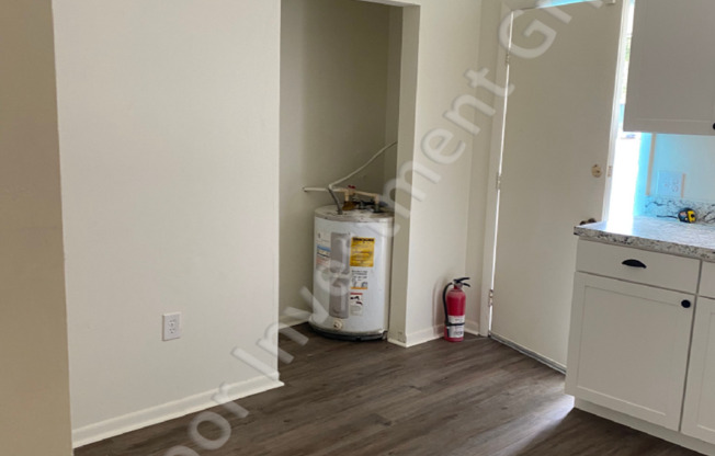 2 beds, 1 bath, $1,095, Unit F1