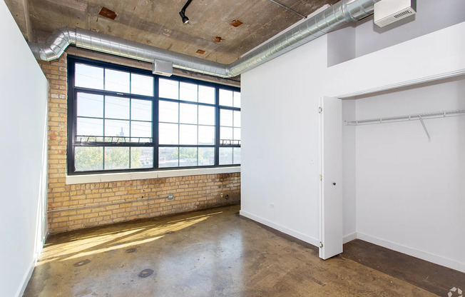 2620 25 W WASHINGTON BLVD