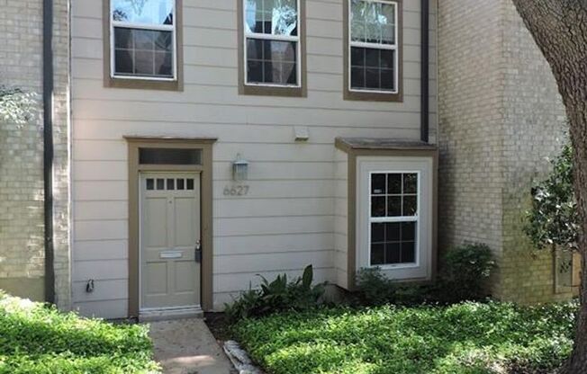 Beautiful Updated Two Story Townhouse In GREAT LOCATION