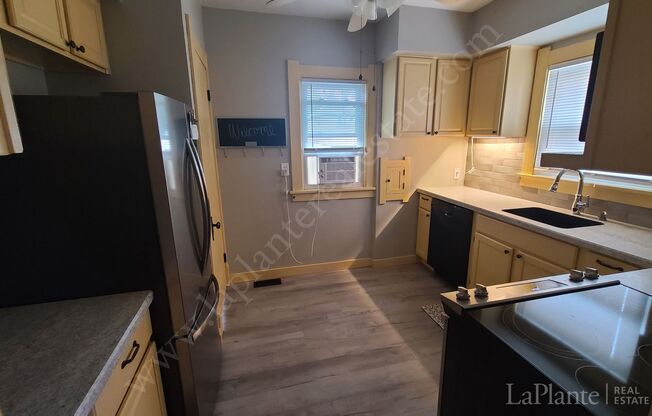 3 beds, 1 bath, $1,300