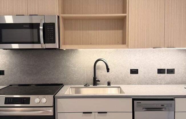 Studio, 1 bath, 440 sqft, $2,580, Unit 806