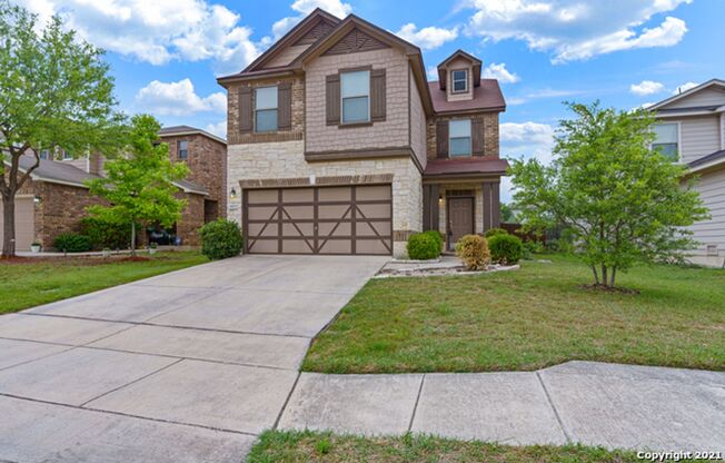 Exquisite Two-Story Rental Home with Loft and HOA Amenities