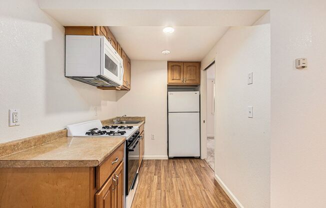 1 bed, 1 bath, $1,700, Unit 935 Central Ave #D - LU