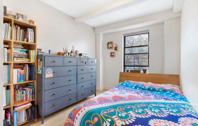 2 beds, 1 bath, $5,400, Unit 7D