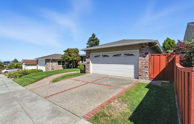 Spacious 2BD/2BA Home with Bonus Huge Room in San Mateo!