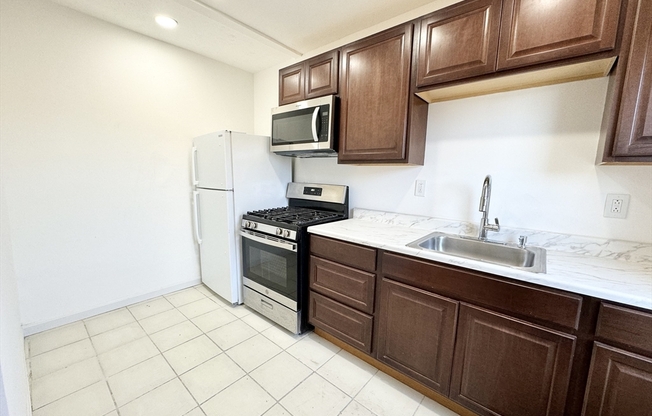 2 beds, 1 bath, $2,650, Unit 3