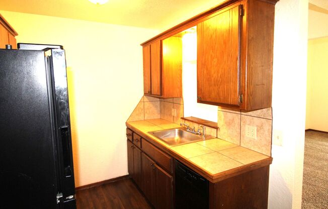 2 beds, 1 bath, 850 sqft, $850, Unit 11B