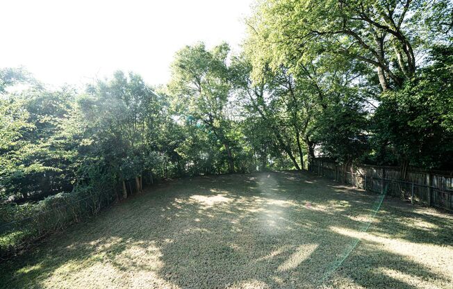 1/2 MO OFF SPECIAL 3 BED, 2 BATH -FENCED BACK YARD -5 MIN TO DOWTOWN CONCORD