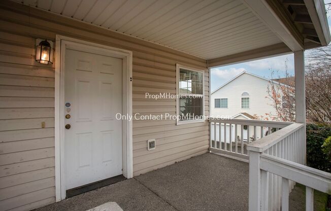 Charming Condo in Prime Clackamas/Happy Valley Location Near Shops & Parks!