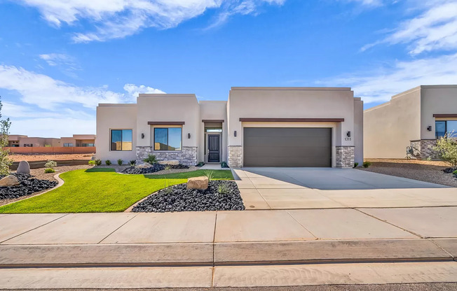 Brand New Home in the Ledges: Stunning Views!