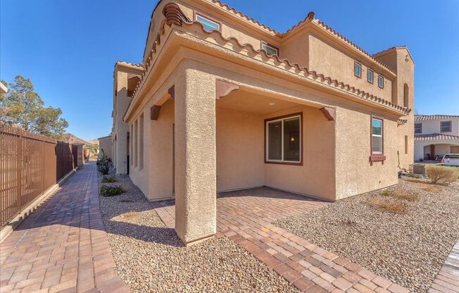 4-Bedroom Tuscany Townhome with Strip & Golf Course Views