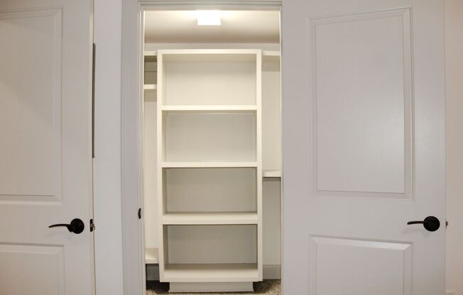 1 bed, 1.5 baths, 1,102 sqft, $2,095, Unit 410