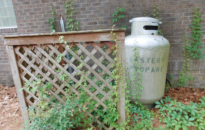 914 Muirfield Place located in the Fairfield Harbour Community! Offering Move-in Special of 1 Month Free with a Year's Lease!