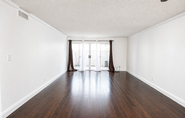 2 Bedroom + 2 Bath Condo in Winnetka