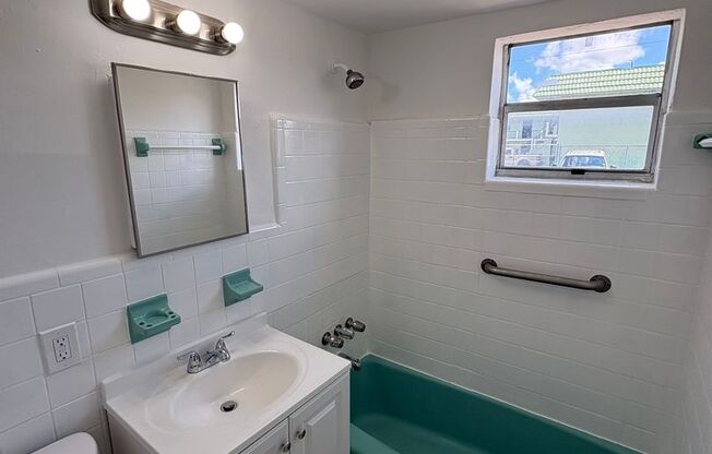 1 bed, 1 bath, 650 sqft, $1,650, Unit AG 32