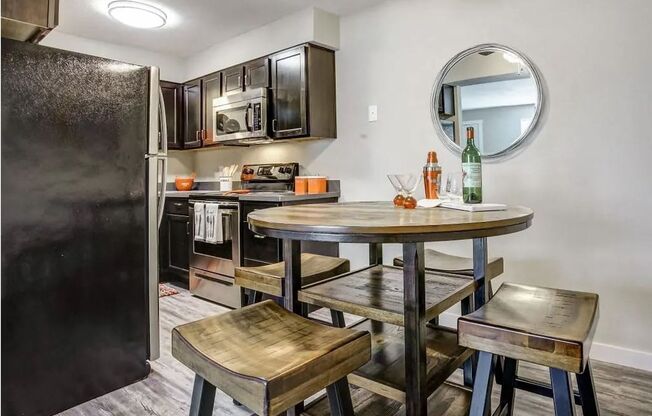 2 beds, 2 baths, 880 sqft, $999, Unit 2011B