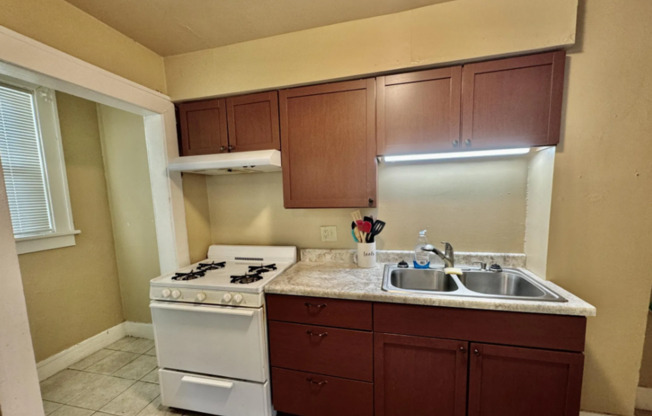 3 beds, 1 bath, $1,200