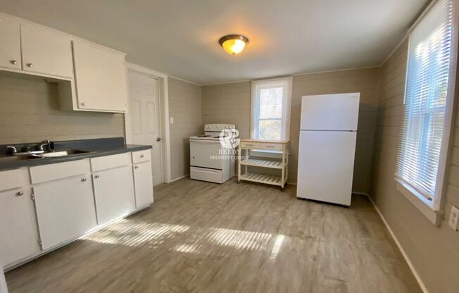 Remodeled 2 bedroom / 1 bathroom home available now!