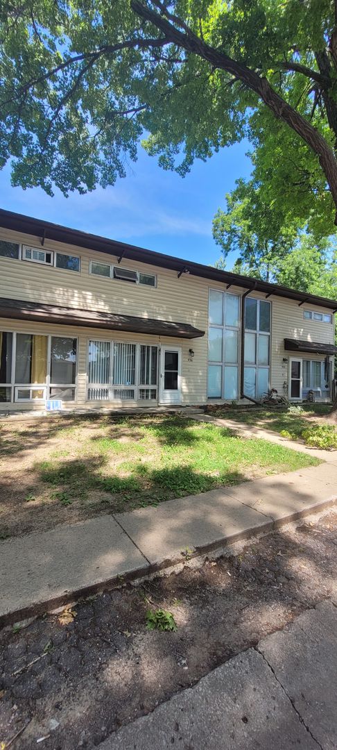Spacious 3-Bedroom Townhome with Convenient Amenities