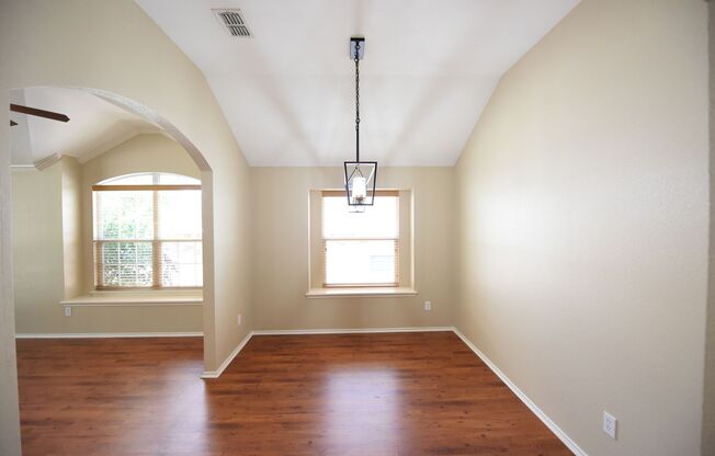 Charming 3-Bedroom 2-Bath Home Near a Lovely Lake with Resort-Style Amenities!
