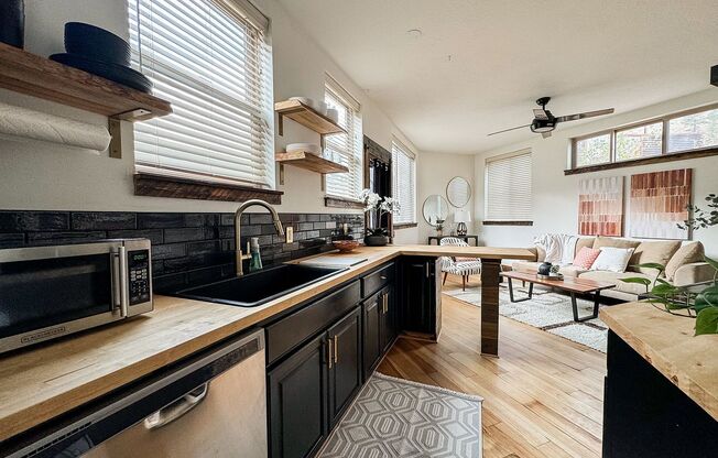 Modern 1 Bedroom, 1 Bathroom Home in East Missoula – Fully Furnished!