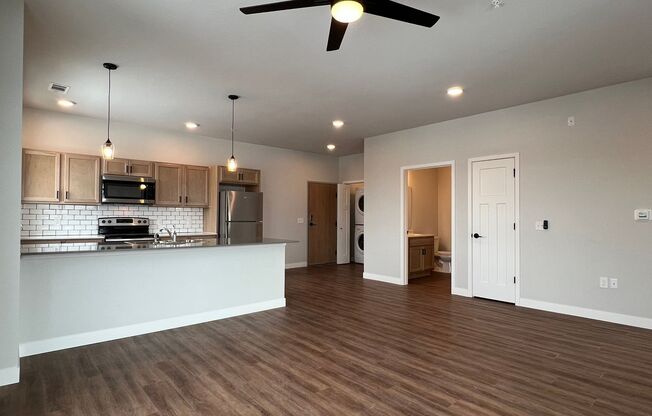 1 bed, 1 bath, 824 sqft, $1,825, Unit WR 305-301