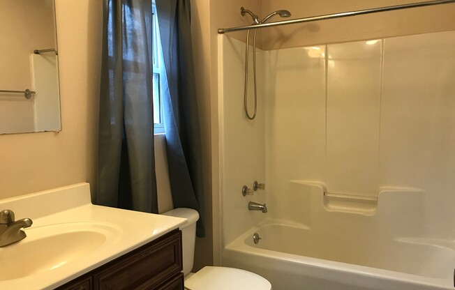 3 beds, 1 bath, $1,400