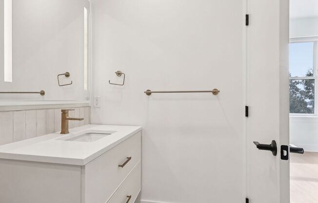 1 bed, 1 bath, 680 sqft, $1,833, Unit 201