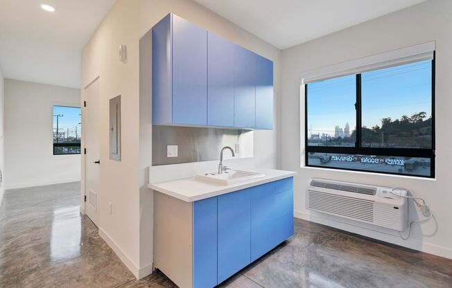Studio, 1 bath, 305 sqft, $1,695, Unit 460