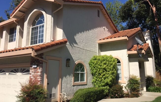 Great Location 3 Bedroom 2.5  Bath Townhouse
