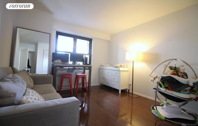 3 beds, 1.5 baths, 1,200 sqft, $7,600, Unit 6G