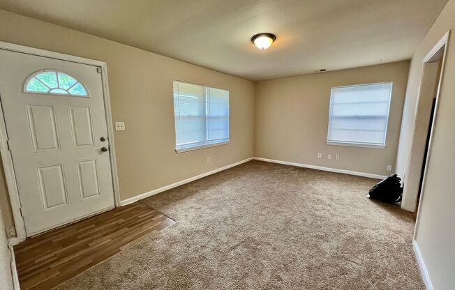 Newly refreshed 2bdr/1bdt house in Kansas City, KS