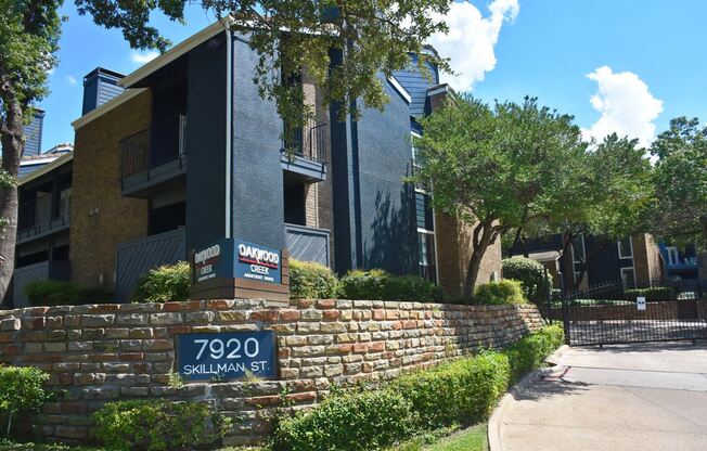 Oakwood Creek Apartments exterior building