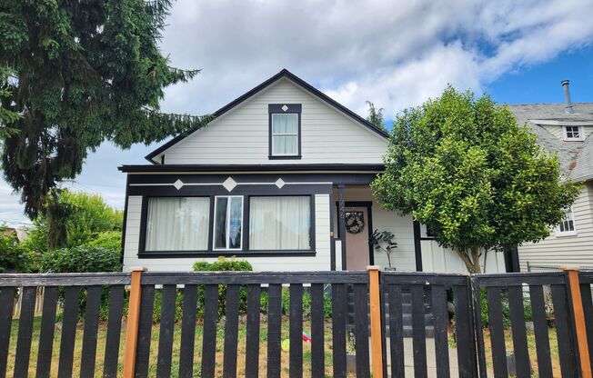 Victorian Style Home Rent Ready!!