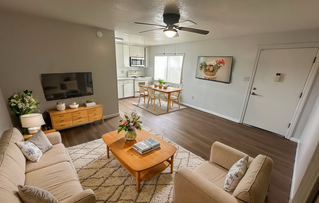 Upstairs unit easy access to freeway 80